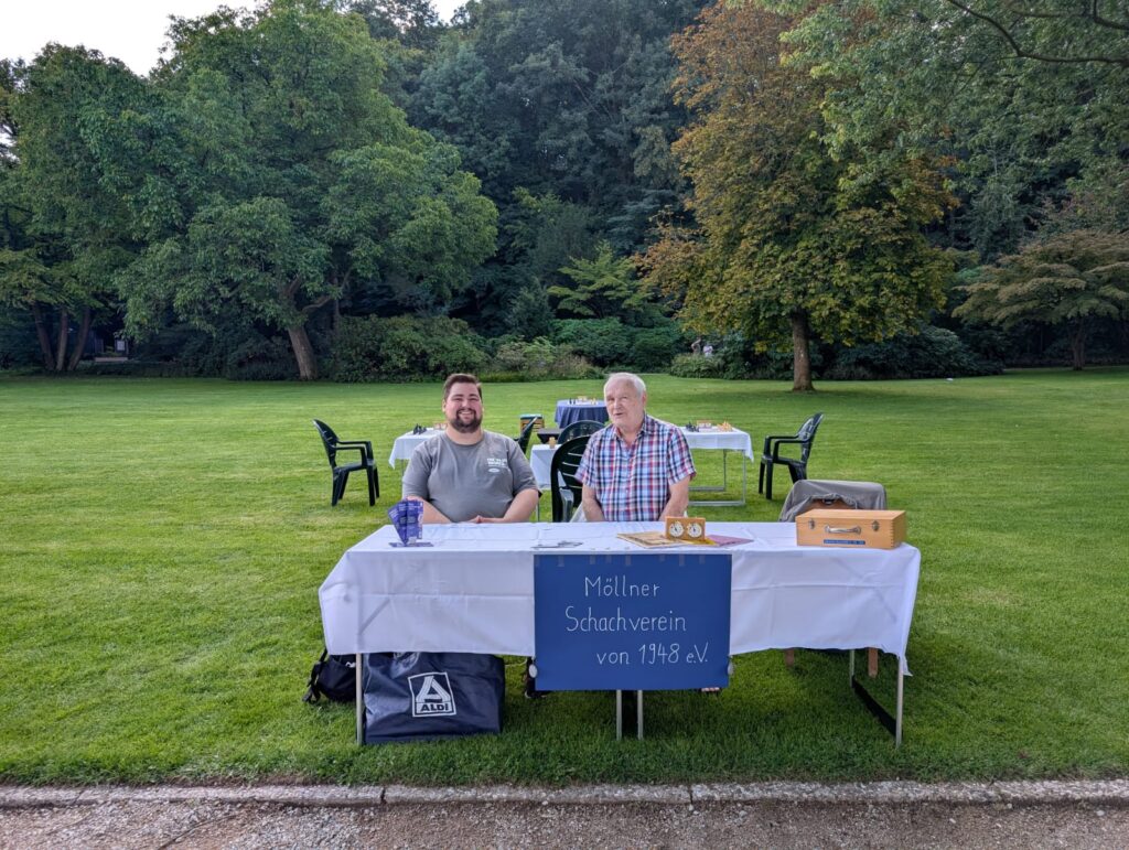 Christian und Manfred beim Altstadtfest Mölln Möllner Schachverein